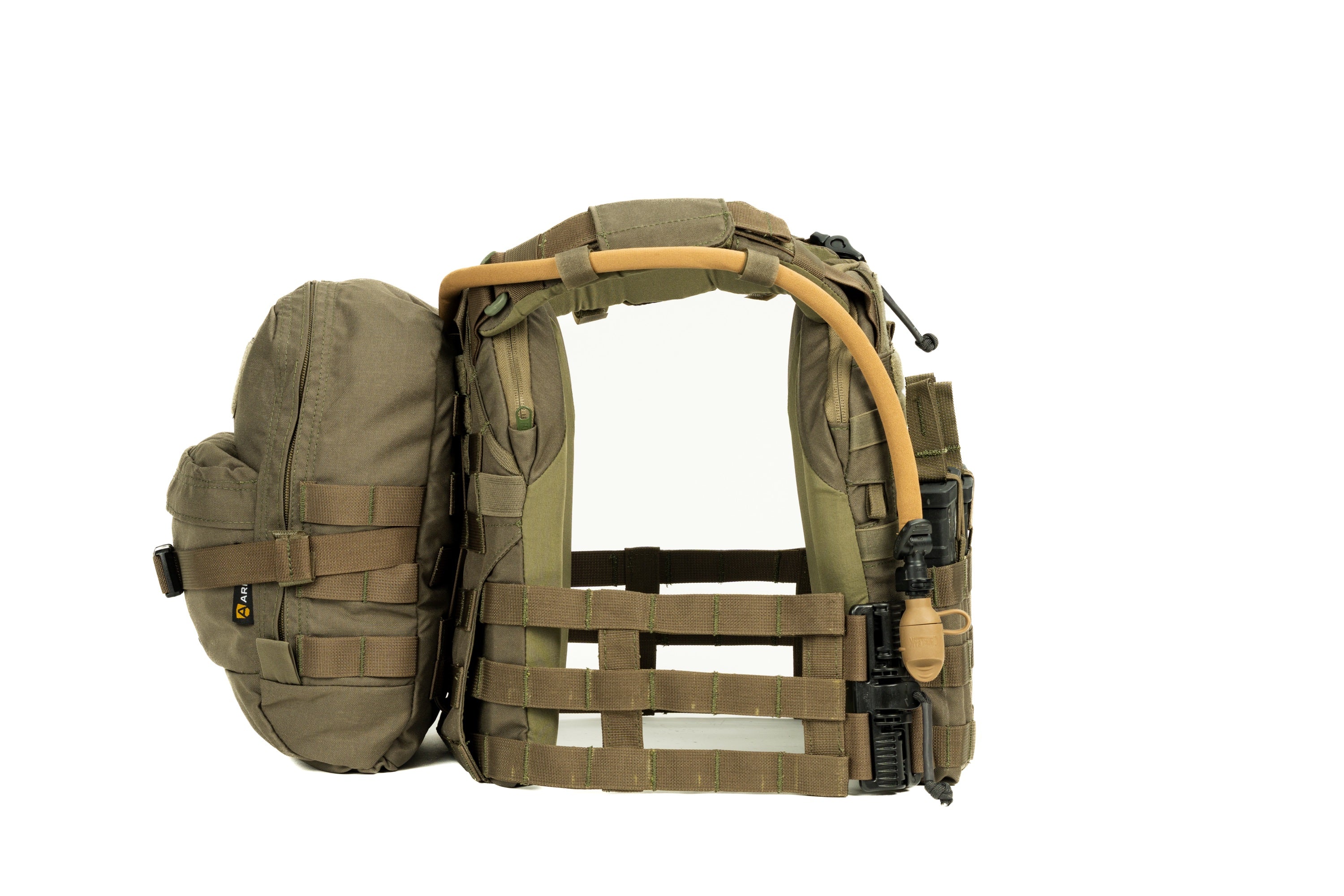 Armadillo - Elite Plate Carrier with M4 Triple Mag Pouch – ArmorIQ