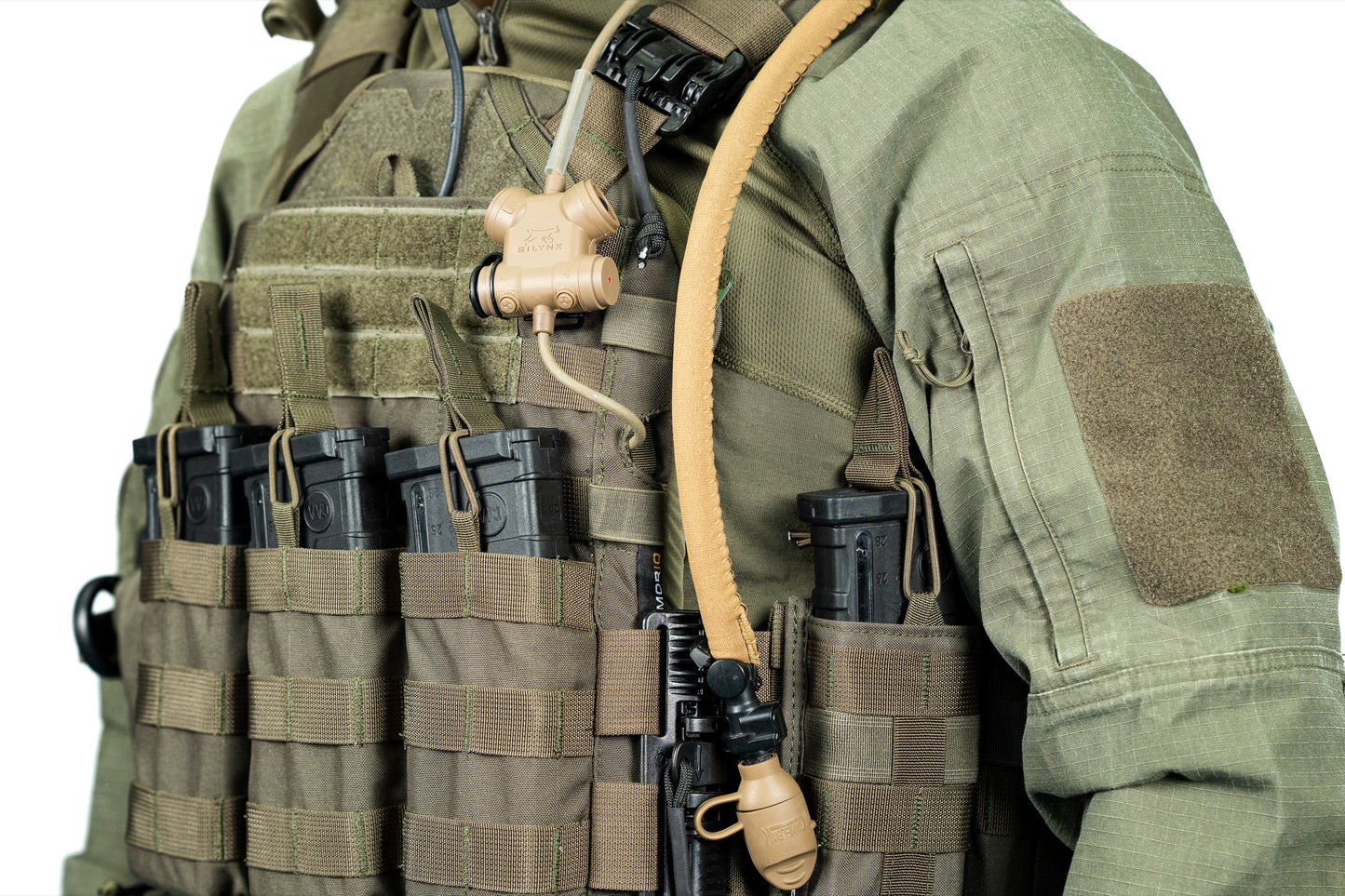 Armadillo - Elite Plate Carrier with M4 Triple Mag Pouch
